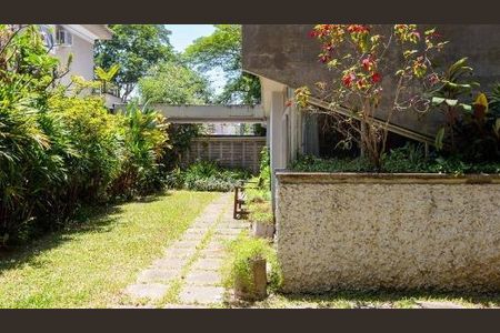 Casa à venda com 381m², 4 quartos e 4 vagas