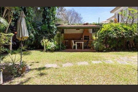 Casa à venda com 381m², 4 quartos e 4 vagas
