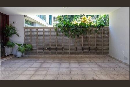 Casa à venda com 381m², 4 quartos e 4 vagas