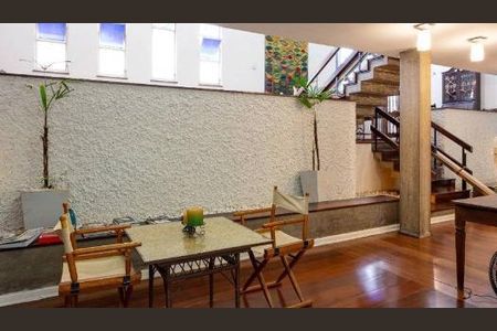 Casa à venda com 381m², 4 quartos e 4 vagas
