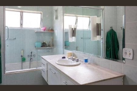 Casa à venda com 381m², 4 quartos e 4 vagas