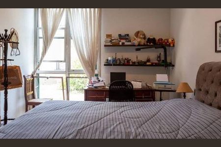 Casa à venda com 381m², 4 quartos e 4 vagas