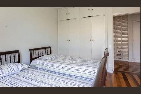 Casa à venda com 381m², 4 quartos e 4 vagas