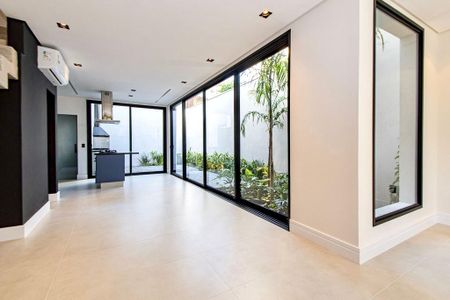 Casa à venda com 130m², 3 quartos e 3 vagas