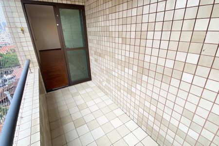 Apartamento à venda com 101m², 3 quartos e 2 vagas Apartamento à venda com 101m², 3 quartos e 2 vagasVaranda