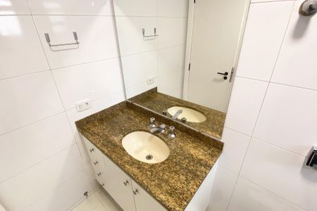 Apartamento à venda com 101m², 3 quartos e 2 vagas Apartamento à venda com 101m², 3 quartos e 2 vagasBanheiro da Suíte