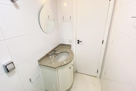 Apartamento à venda com 101m², 3 quartos e 2 vagas Apartamento à venda com 101m², 3 quartos e 2 vagasBanheiro