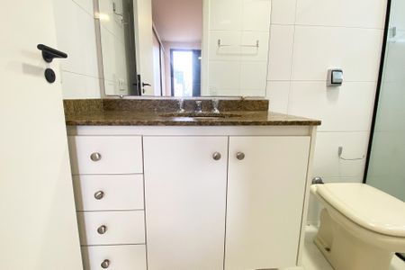 Apartamento à venda com 101m², 3 quartos e 2 vagas Apartamento à venda com 101m², 3 quartos e 2 vagasBanheiro da Suíte