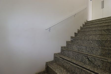 Apartamento à venda com 106m², 2 quartos e 2 vagasEscada