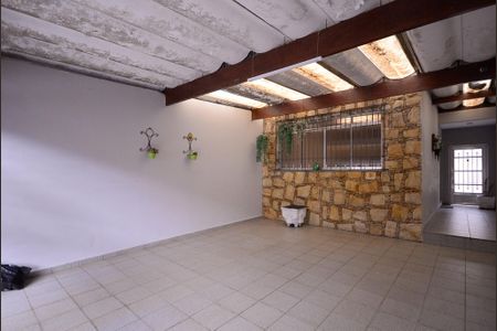 Casa à venda com 236m², 4 quartos e 2 vagas Casa à venda com 236m², 4 quartos e 2 vagasGaragem