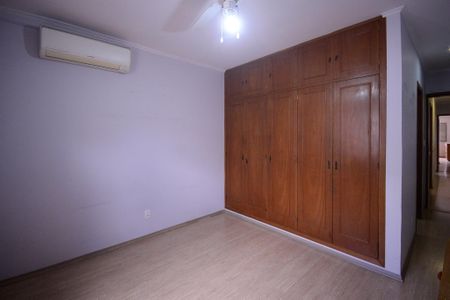 Casa à venda com 236m², 4 quartos e 2 vagas Casa à venda com 236m², 4 quartos e 2 vagasSuíte 3