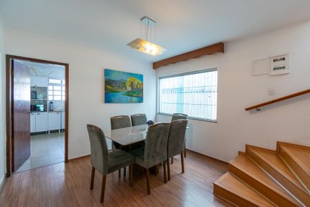 Casa à venda com 192m², 3 quartos e 2 vagas Casa à venda com 192m², 3 quartos e 2 vagasSala de Jantar