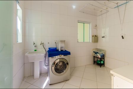 Casa à venda com 161m², 4 quartos e 3 vagas Casa à venda com 161m², 4 quartos e 3 vagasÁrea de Serviço