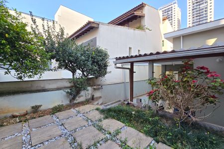 Casa à venda com 275m², 3 quartos e 2 vagasQuintal de trás