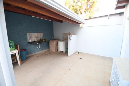 Casa à venda com 100m², 3 quartos e 1 vagaÁrea de Serviço