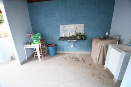 Casa à venda com 100m², 3 quartos e 1 vagaÁrea de Serviço