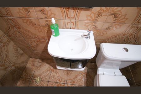 Casa para alugar com 85m², 2 quartos e 1 vaga Casa para alugar com 85m², 2 quartos e 1 vagaBanheiro Social