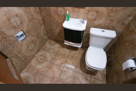 Casa para alugar com 85m², 2 quartos e 1 vaga Casa para alugar com 85m², 2 quartos e 1 vagaBanheiro Social