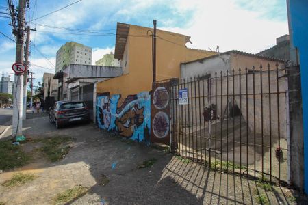 Casa para alugar com 85m², 2 quartos e 1 vaga Casa para alugar com 85m², 2 quartos e 1 vagaFachada e Placa