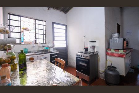 Casa para alugar com 85m², 2 quartos e 1 vaga Casa para alugar com 85m², 2 quartos e 1 vagaBanheiro Social