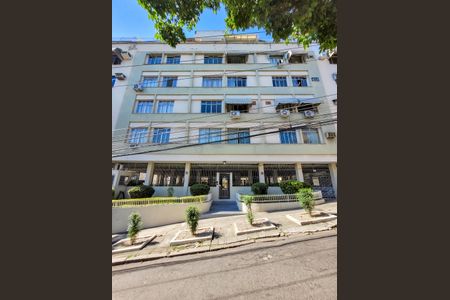 Apartamento para alugar com 70m², 2 quartos e 1 vaga Apartamento para alugar com 70m², 2 quartos e 1 vagaFachada