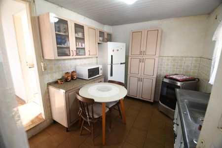 Casa à venda com 97m², 3 quartos e 2 vagasCozinha