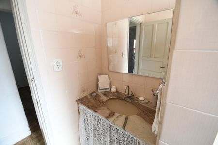 Casa à venda com 97m², 3 quartos e 2 vagasBanheiro