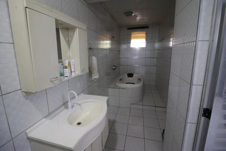 Casa à venda com 132m², 3 quartos e 2 vagasBanheiro da Suíte 