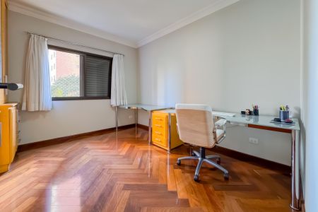 Apartamento à venda com 205m², 4 quartos e 3 vagas Apartamento à venda com 205m², 4 quartos e 3 vagas Escritório
