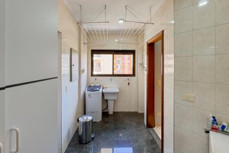 Apartamento à venda com 205m², 4 quartos e 3 vagas Apartamento à venda com 205m², 4 quartos e 3 vagasÁrea de Serviço