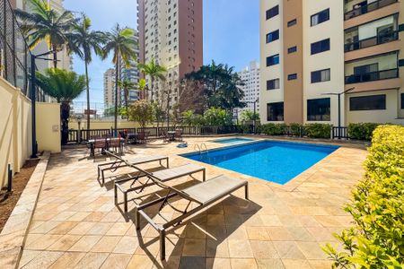 Apartamento à venda com 205m², 4 quartos e 3 vagas Apartamento à venda com 205m², 4 quartos e 3 vagasPiscina