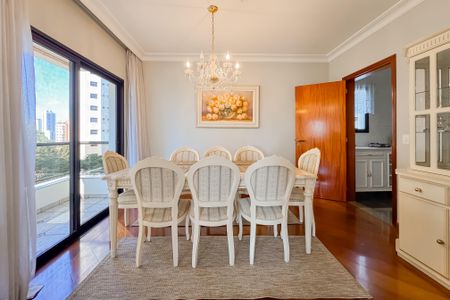 Apartamento à venda com 205m², 4 quartos e 3 vagas Apartamento à venda com 205m², 4 quartos e 3 vagasSala de Jantar