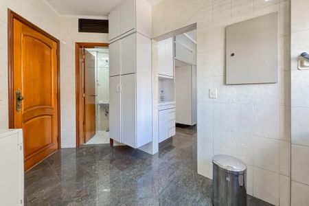 Apartamento à venda com 205m², 4 quartos e 3 vagas Apartamento à venda com 205m², 4 quartos e 3 vagasÁrea de Serviço