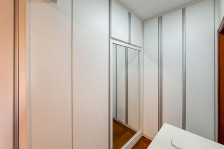 Apartamento à venda com 205m², 4 quartos e 3 vagas Apartamento à venda com 205m², 4 quartos e 3 vagasCloset da Suíte 3