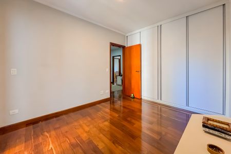 Apartamento à venda com 205m², 4 quartos e 3 vagas Apartamento à venda com 205m², 4 quartos e 3 vagasSuíte 3