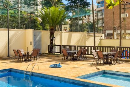 Apartamento à venda com 205m², 4 quartos e 3 vagas Apartamento à venda com 205m², 4 quartos e 3 vagasPiscina