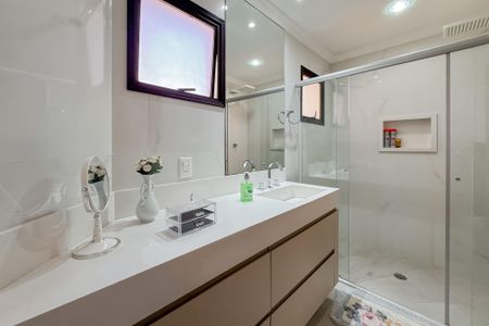 Apartamento à venda com 205m², 4 quartos e 3 vagas Apartamento à venda com 205m², 4 quartos e 3 vagasBanheiro da Suíte 3