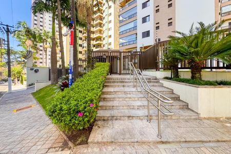 Apartamento à venda com 205m², 4 quartos e 3 vagas Apartamento à venda com 205m², 4 quartos e 3 vagasEntrada