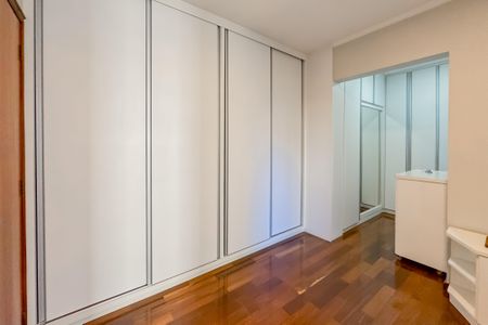 Apartamento à venda com 205m², 4 quartos e 3 vagas Apartamento à venda com 205m², 4 quartos e 3 vagasCloset da Suíte 3