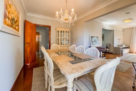 Apartamento à venda com 205m², 4 quartos e 3 vagas Apartamento à venda com 205m², 4 quartos e 3 vagasSala de Jantar