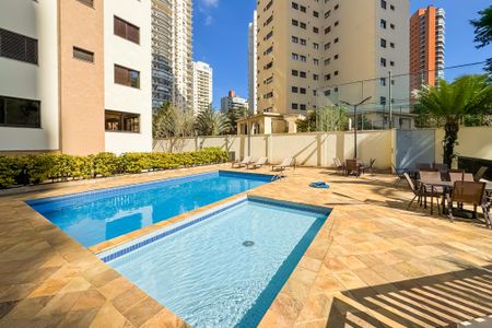 Apartamento à venda com 205m², 4 quartos e 3 vagas Apartamento à venda com 205m², 4 quartos e 3 vagasPiscina