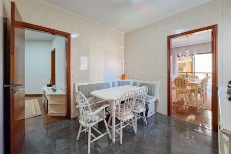 Apartamento à venda com 205m², 4 quartos e 3 vagas Apartamento à venda com 205m², 4 quartos e 3 vagasCozinha