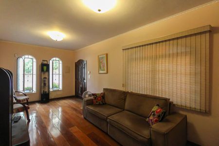 Casa à venda com 150m², 3 quartos e 2 vagas Casa à venda com 150m², 3 quartos e 2 vagasSala