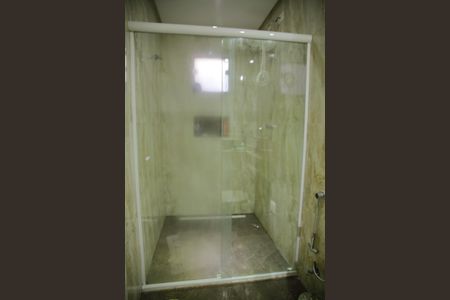 Casa à venda com 220m², 3 quartos e 2 vagasBanheiro da Suíte