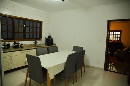 Casa à venda com 220m², 3 quartos e 2 vagasCozinha