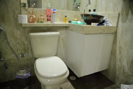 Casa à venda com 220m², 3 quartos e 2 vagasBanheiro da Suíte