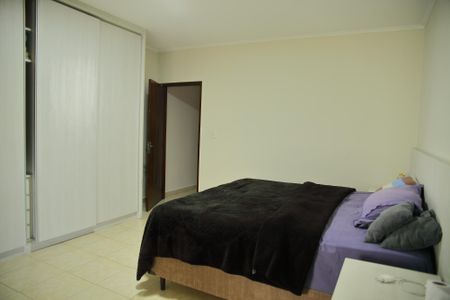 Casa à venda com 220m², 3 quartos e 2 vagasSuíte