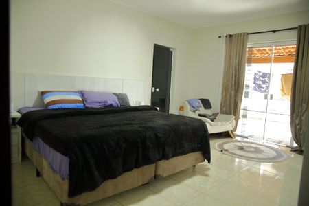 Casa à venda com 220m², 3 quartos e 2 vagasSuíte