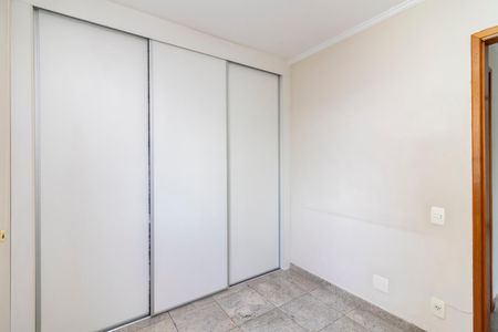 Apartamento à venda com 60m², 2 quartos e 2 vagasQuarto 2