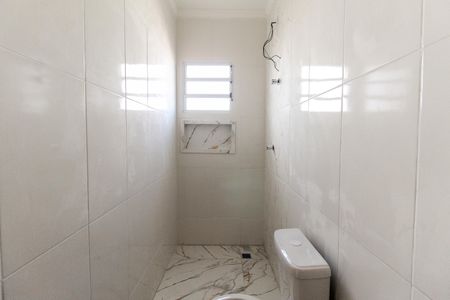 Apartamento à venda com 82m², 2 quartos e 2 vagas Apartamento à venda com 82m², 2 quartos e 2 vagasBanheiro da Suíte 1